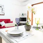 Apartment Casa Matilda - Villasimius, 3 Bedrooms, Double Private Garden, Sleeps 7 *